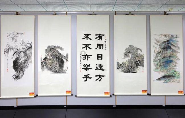 1月20日,昭通中院通报举报箱旁装有摄像头 :用于安保工作,已将举报箱位置避开监控